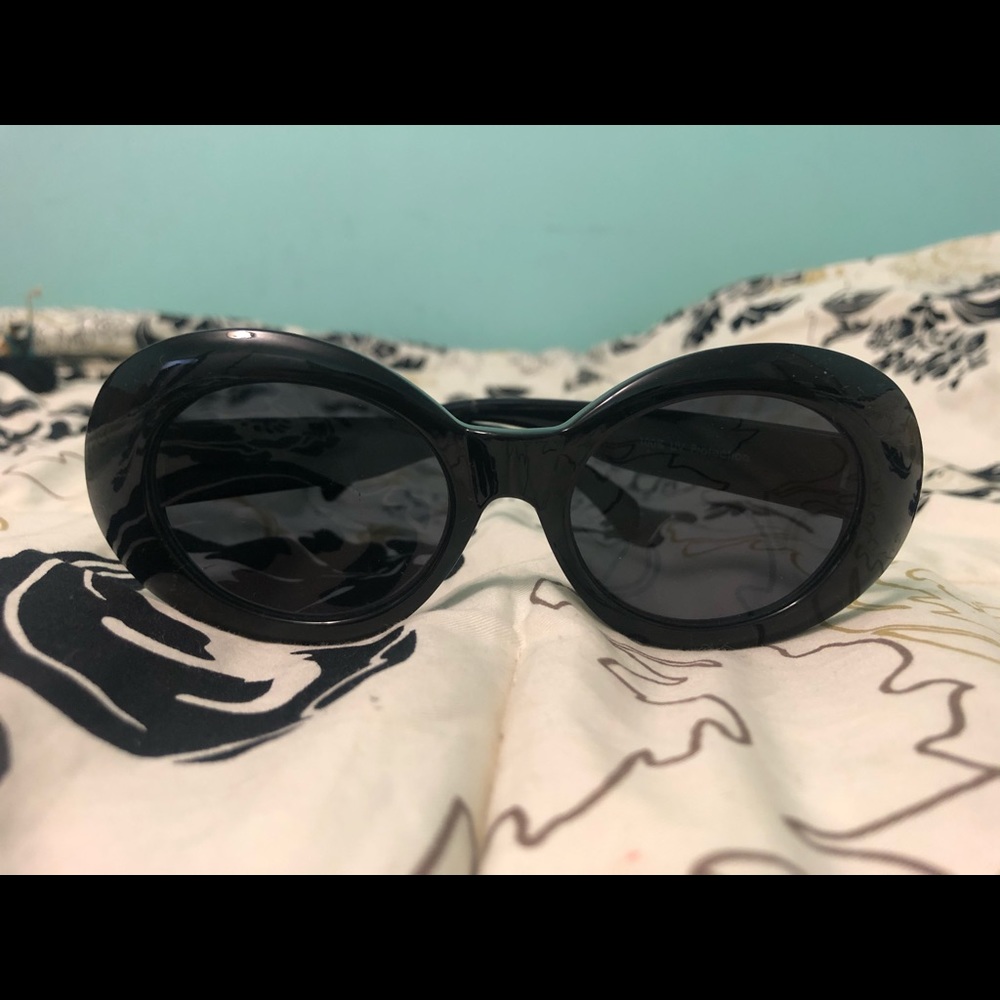 Retro Sunglasses- Black Oval Retro Sunglasses